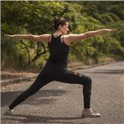 Profesora titulada en Yoga (hatha Anusar), con experiencia en Air yoga, meditación y ejercicios de respiración.